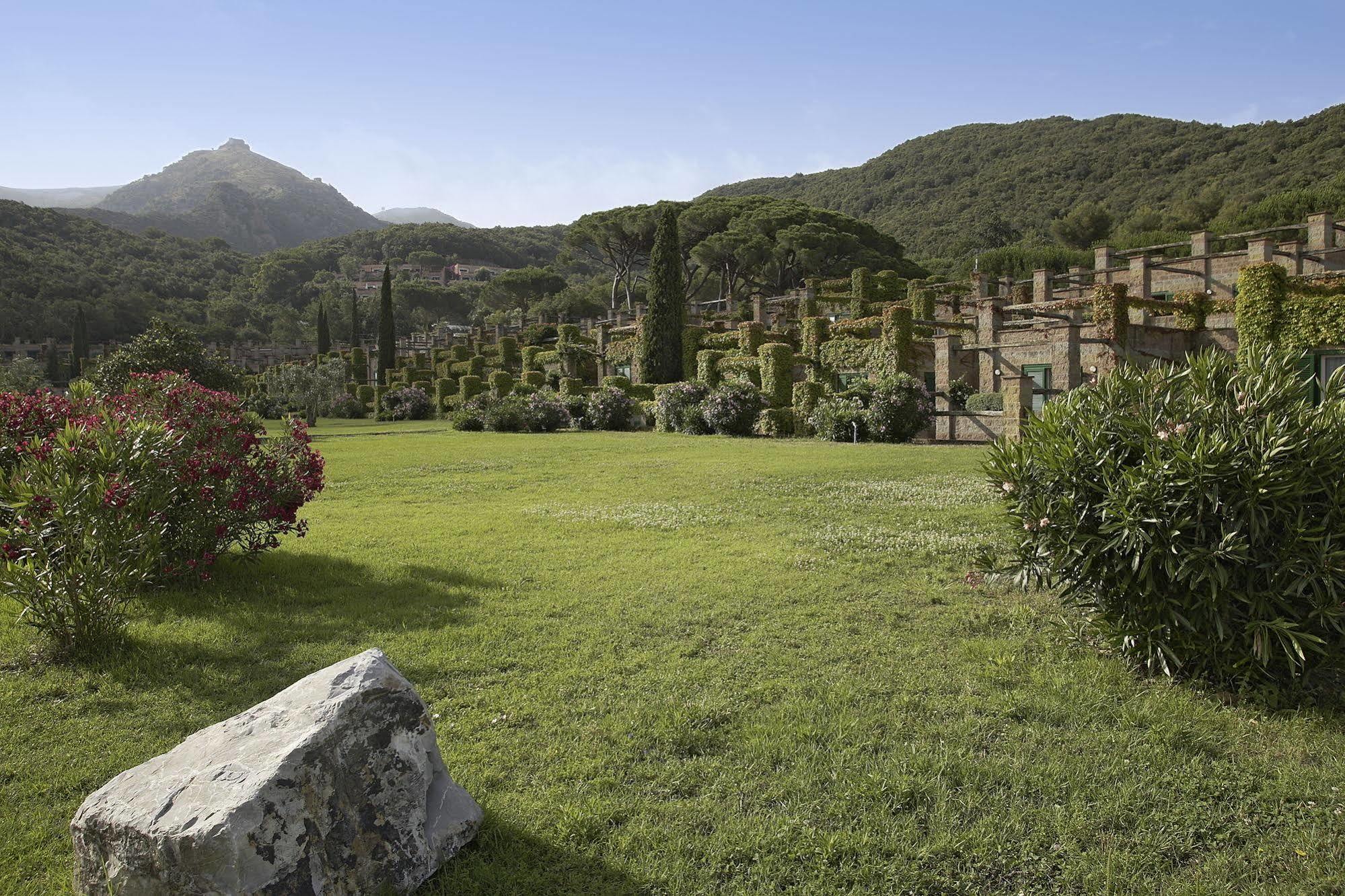 Residenza Sant'Anna Del Volterraio Hotel Portoferraio Eksteriør billede The gardens of the Villa Durazzo-Pallavicini